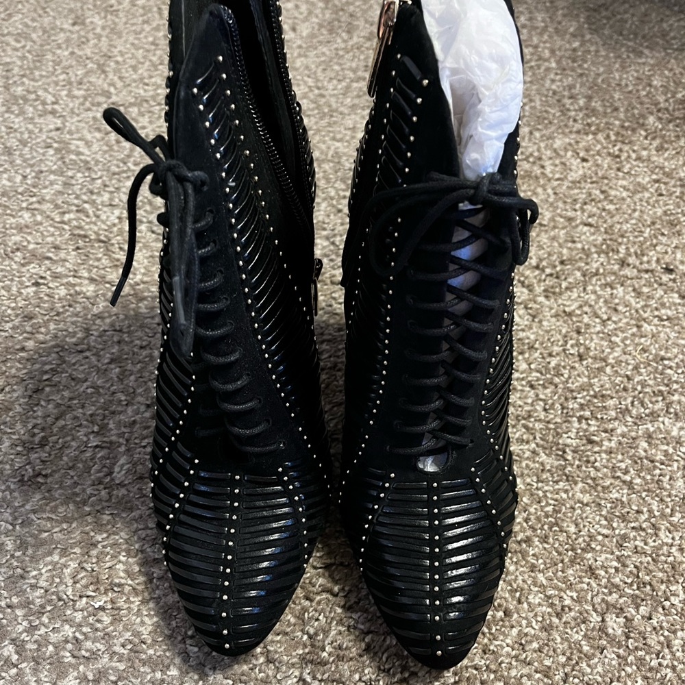 Vince Camuto Megara Black Soft Leather Bootie New in Box Size 7.5